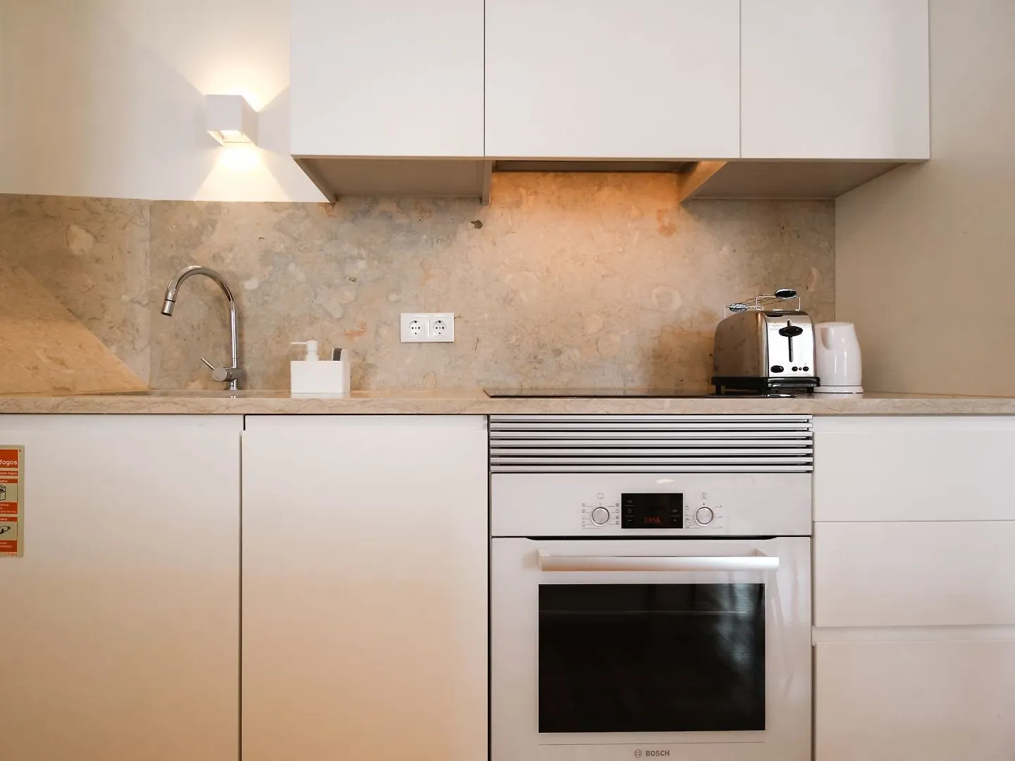Joivy Elegant 2Br Apt Nearby Tram 28E Stop - Portas Sol Lisbona Appartamento