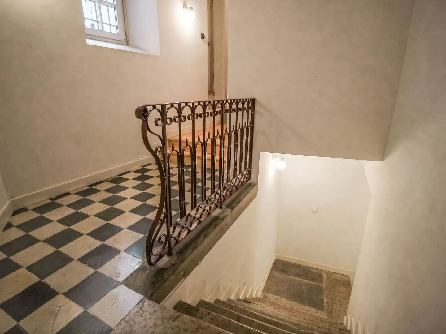 Joivy Elegant 2Br Apt Nearby Tram 28E Stop - Portas Sol Lisbona Appartamento